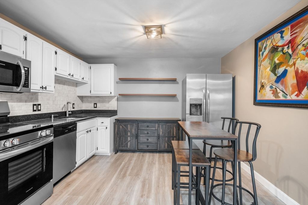 Dining room, Interior, Kitchen, Stainless Steel Appliances, Wood Texture Flooring