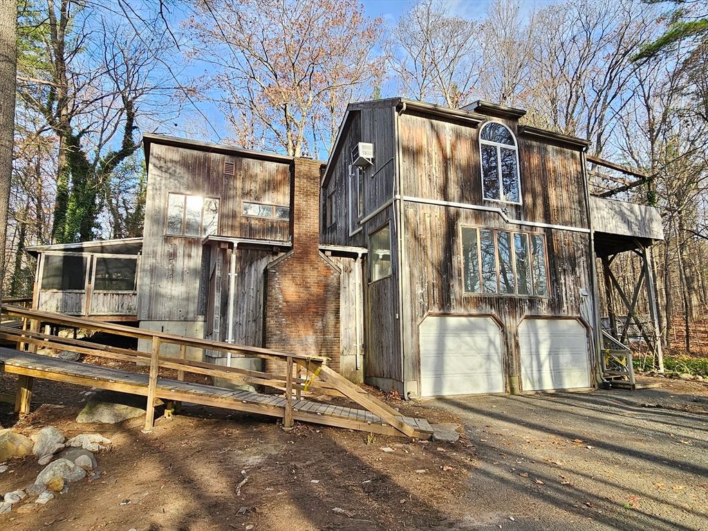 Attached, Backyard, Exterior, Facade, Brick Facade, None