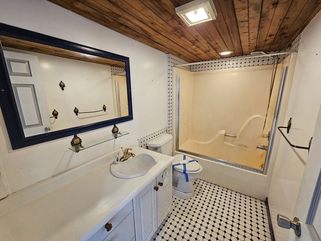 Bathroom, Interior, Recessed Lighting, Wooden Ceilings
