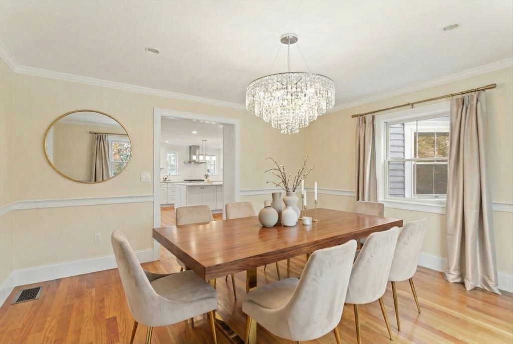Chandelier, Dining room, Interior, Recessed Lighting, Wood Texture Flooring