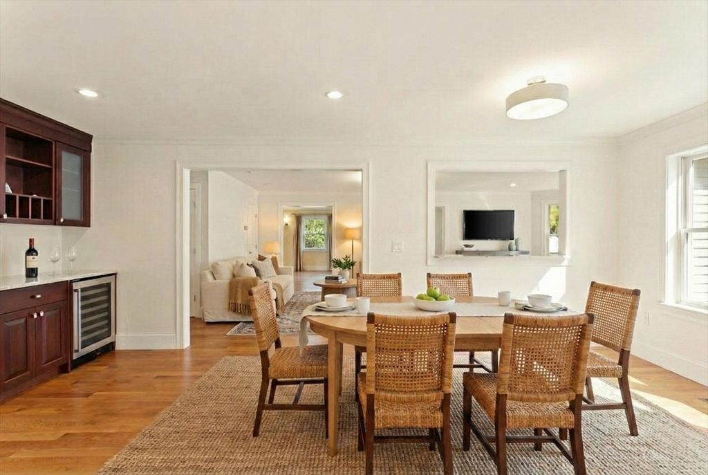 Dining room, Interior, Living room, Recessed Lighting, Wood Texture Flooring