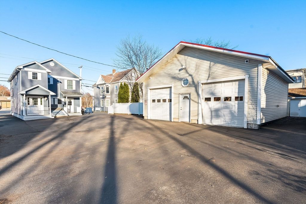 Detached Garage, Exterior