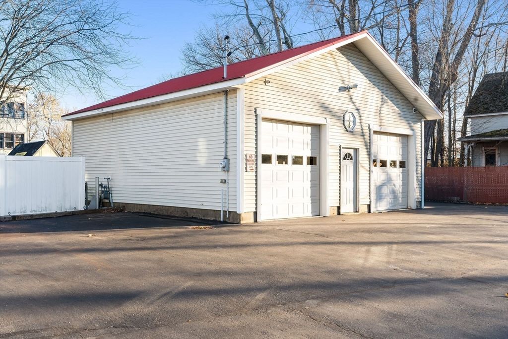 Detached Garage, Exterior