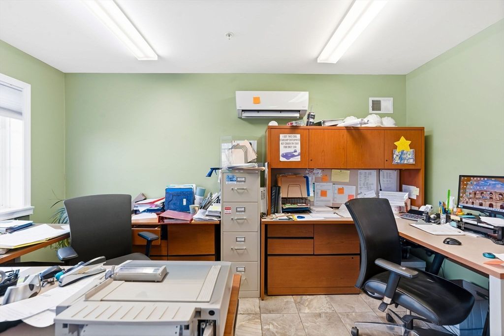 Home Office, Interior