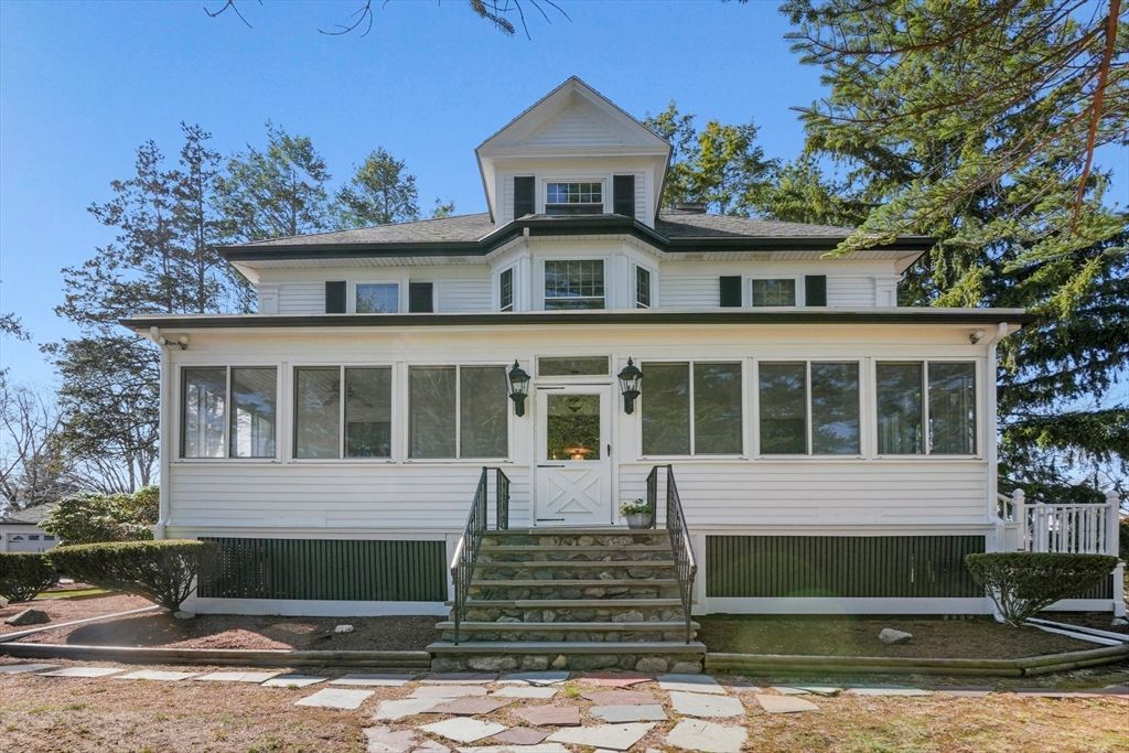 Exterior, Facade, American Foursquare