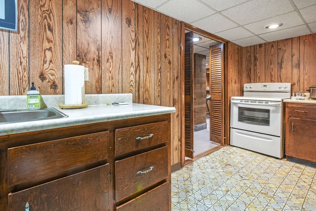 Interior, Kitchen, Recessed Lighting, Wooden Walls