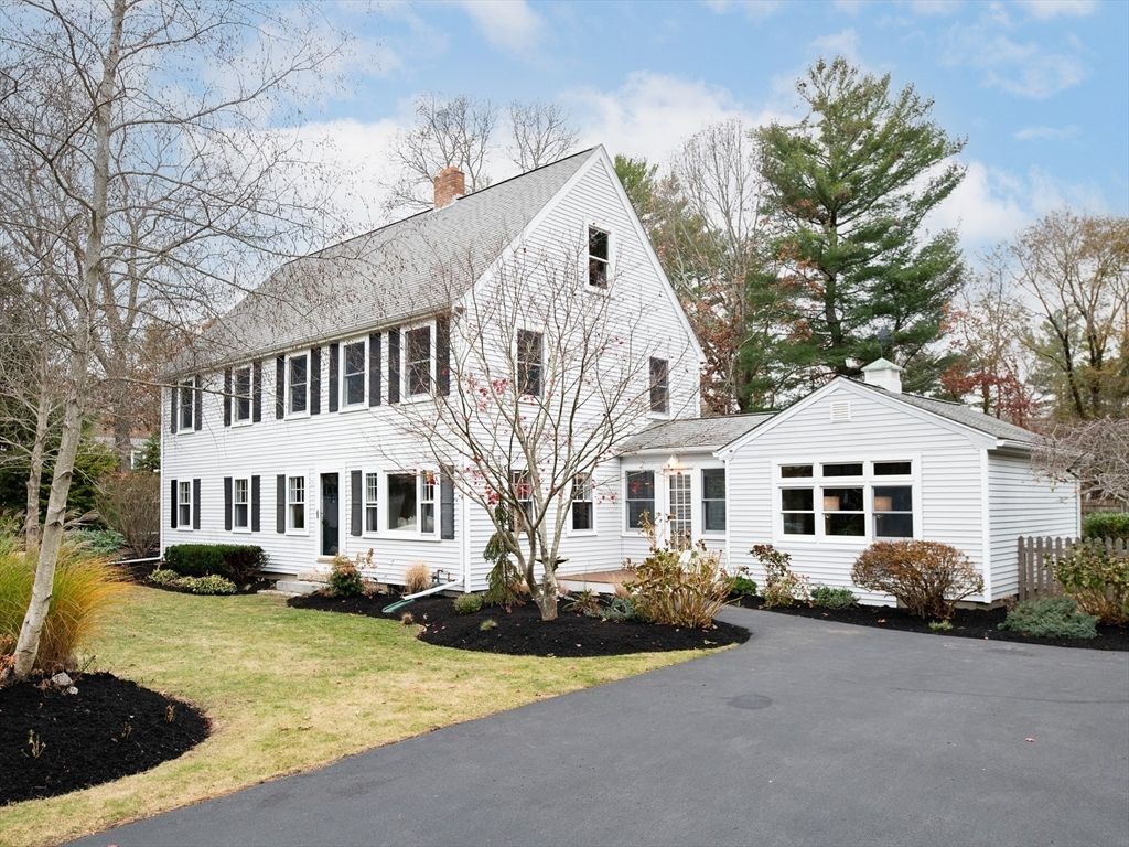 Backyard, Exterior, Facade, Farmhouse