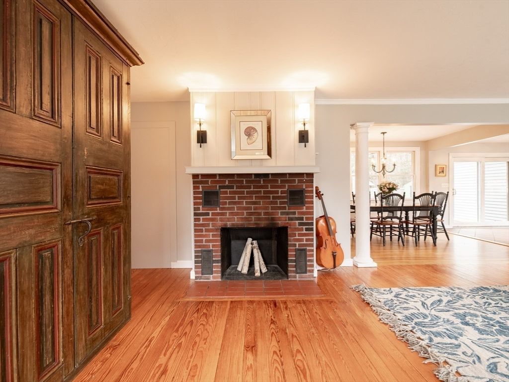 Chandelier, Dining room, Fireplace, Interior, Wood Texture Flooring