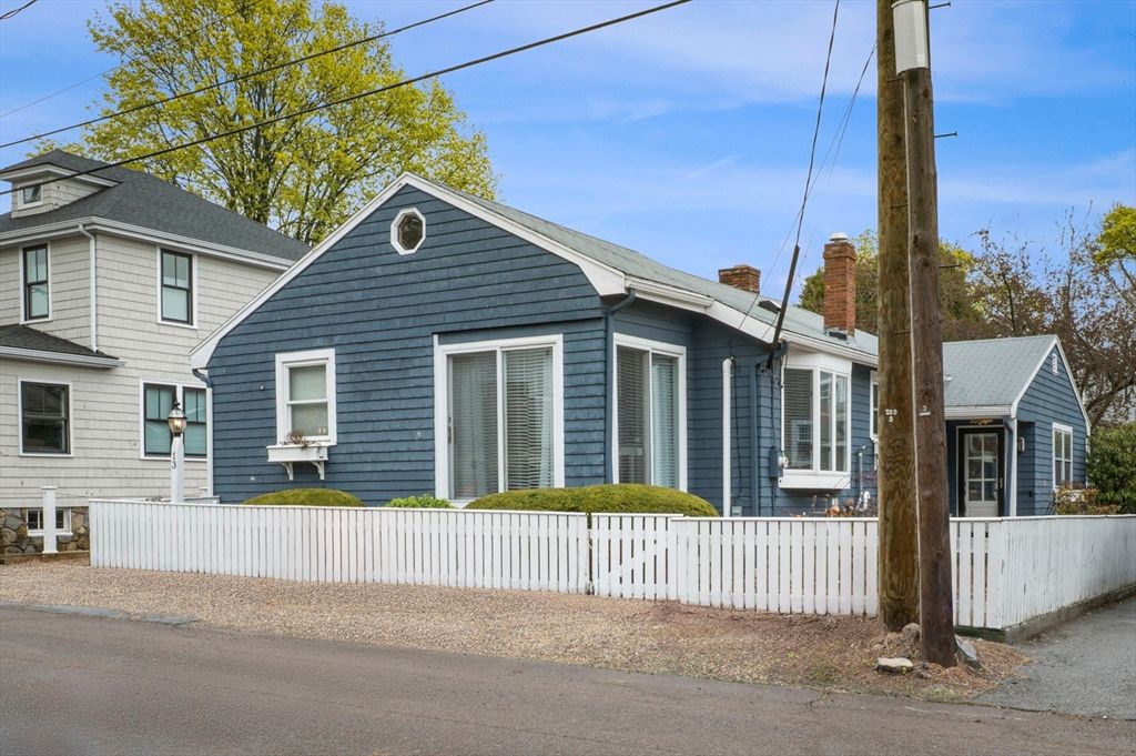 Exterior, Facade, Cape Cod