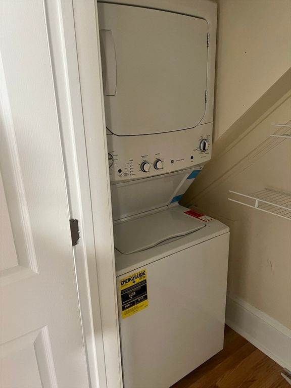 Interior, Utility Closets, Washer, Wood Texture Flooring