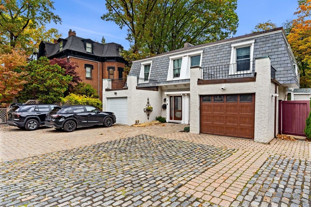 Attached, Exterior, Facade, Rowhouse