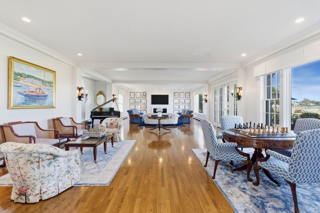 Dining room, Interior, Living room, Piano, Recessed Lighting, Wood Texture Flooring