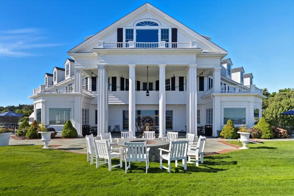 Backyard, Exterior, Facade, Queen Anne Victorian