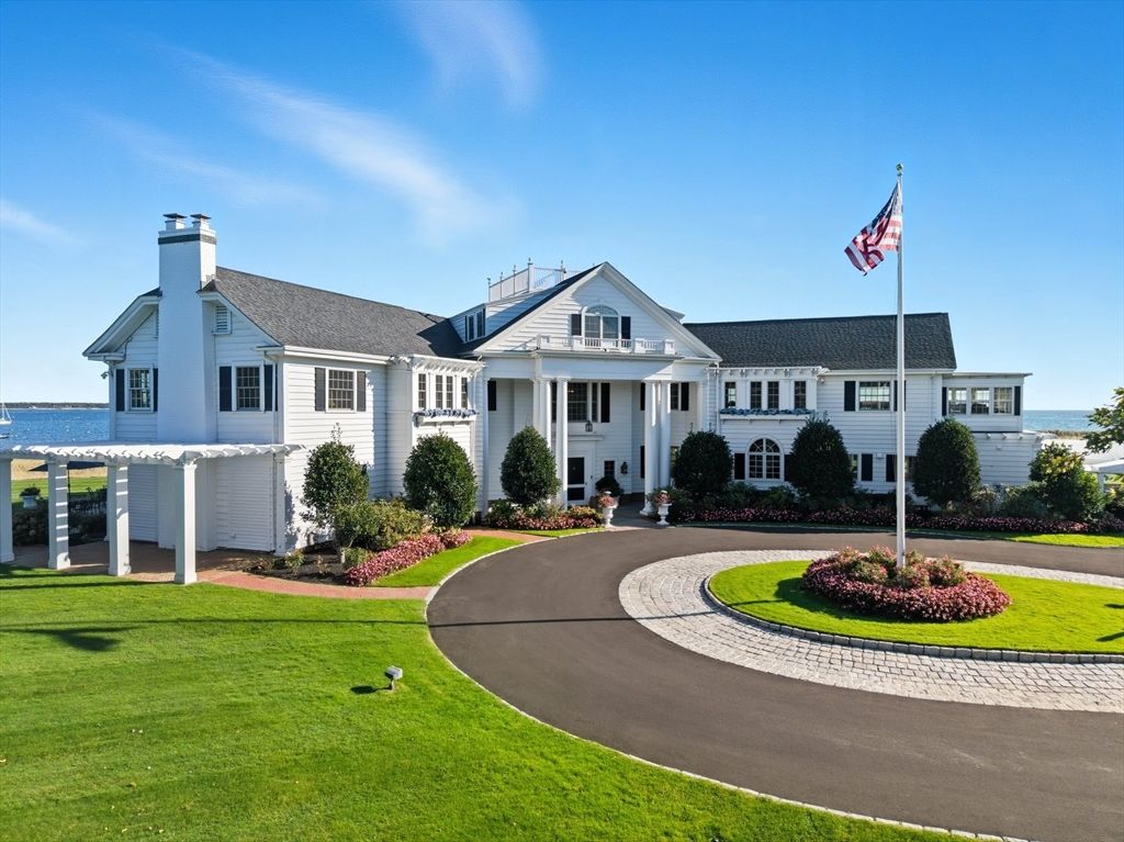 Backyard, Exterior, Facade, Farmhouse