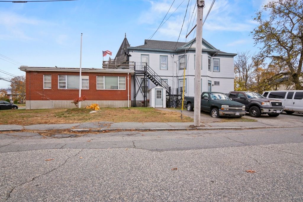 Exterior, Facade, Brick Facade, Cape Cod