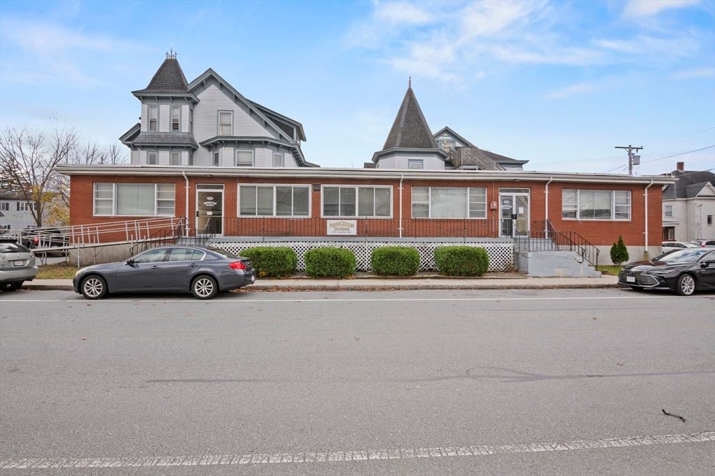 Exterior, Facade, Brick Facade, Queen Anne Victorian