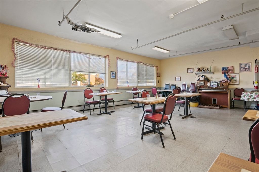 Dining room, Interior