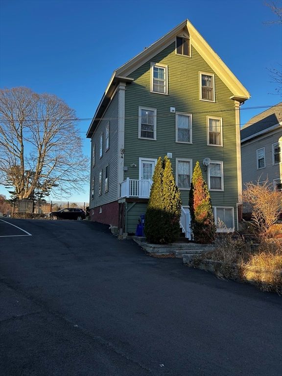 Exterior, Facade, Queen Anne Victorian