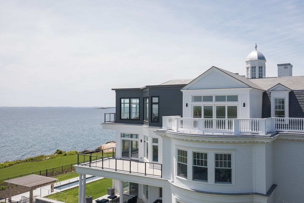 Exterior, Facade, Water, Farmhouse