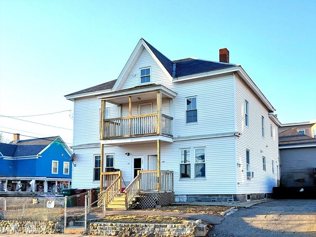 Exterior, Facade, Queen Anne Victorian