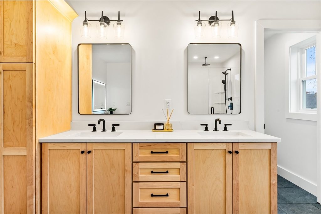 Bathroom, Dual Sink Vanities, Interior
