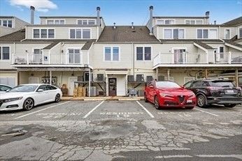 Exterior, Facade, Rowhouse