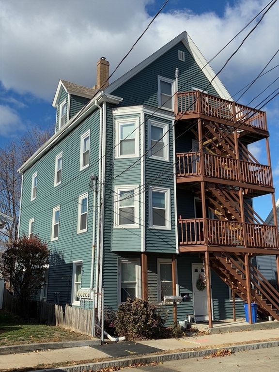 Exterior, Facade, Queen Anne Victorian