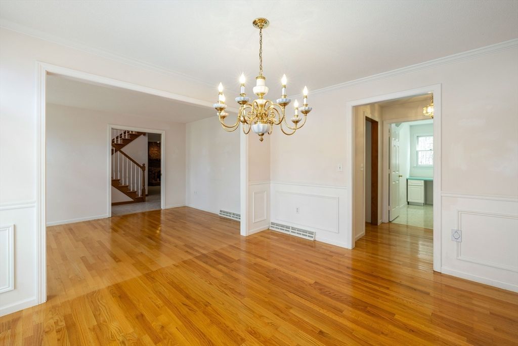Chandelier, Empty room, Interior, Wood Texture Flooring