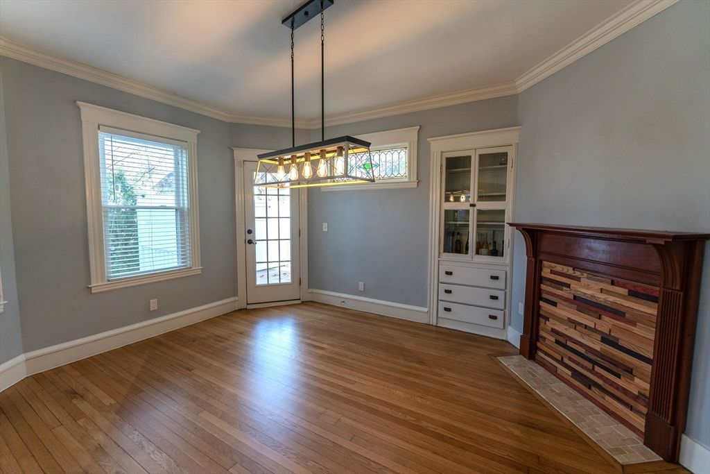 Empty room, Interior, Pendant Lights, Wood Texture Flooring