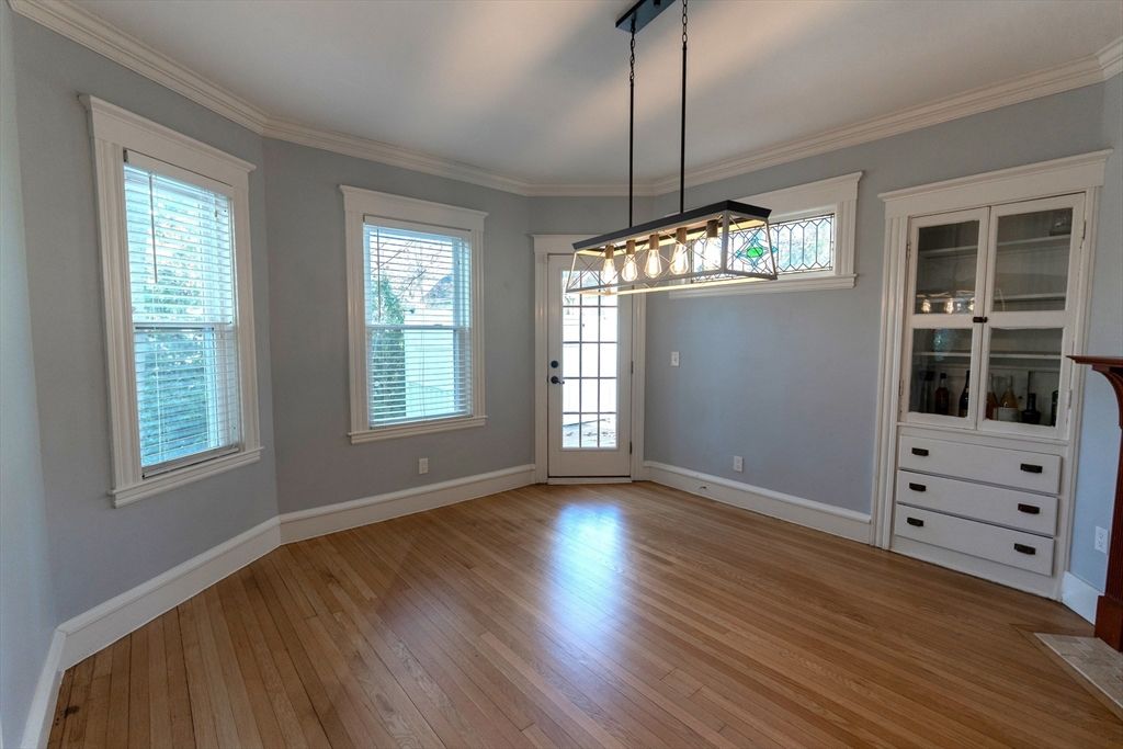 Empty room, Interior, Pendant Lights, Wood Texture Flooring