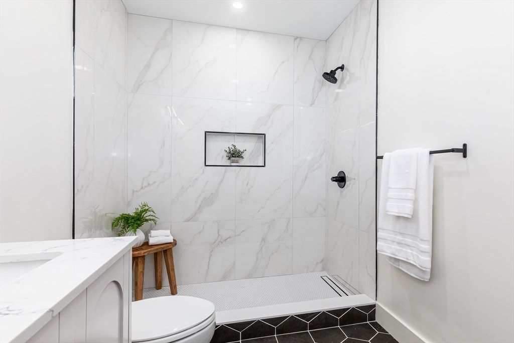 Bathroom, Interior, Marble Walls, Recessed Lighting