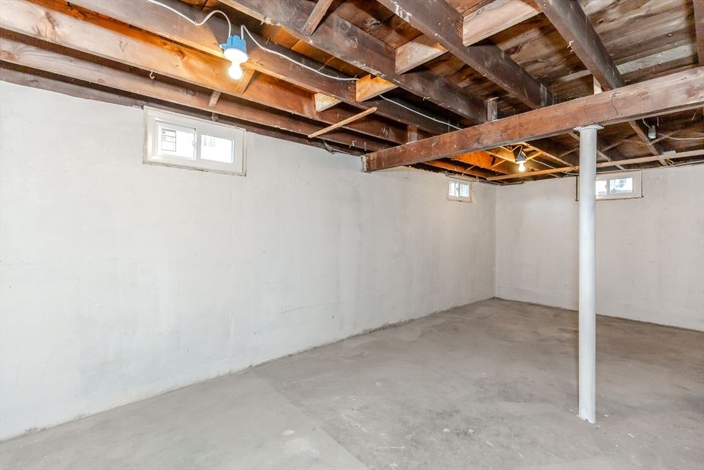Empty room, Interior, Wooden Beams, Wooden Ceilings