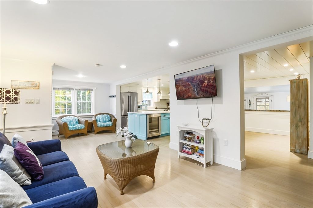 Interior, Kitchen, Living room, Pendant Lights, Recessed Lighting, Stainless Steel Appliances, Wood Texture Flooring