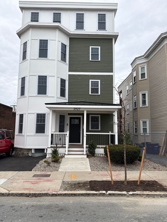 Exterior, Facade, American Foursquare