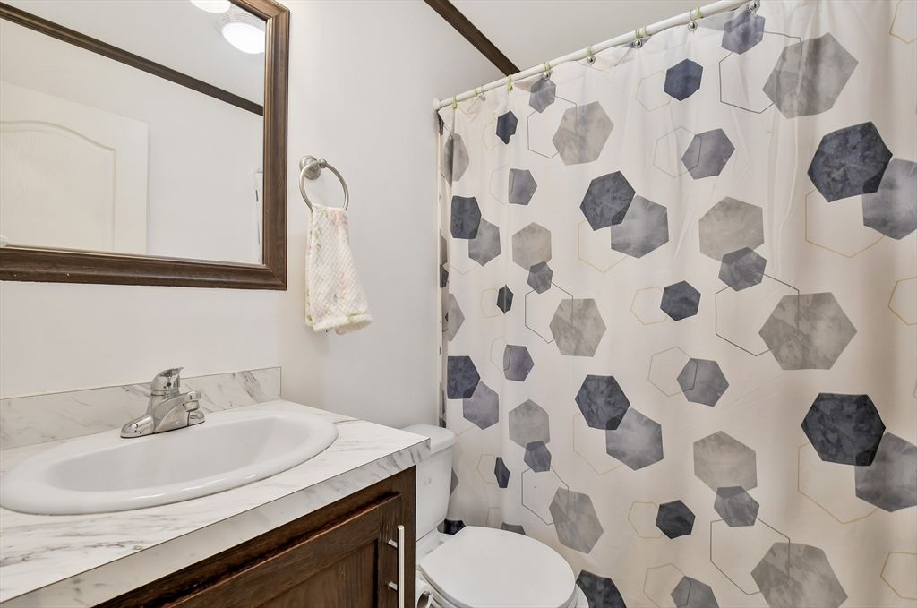 Bathroom, Interior, Tile Countertops