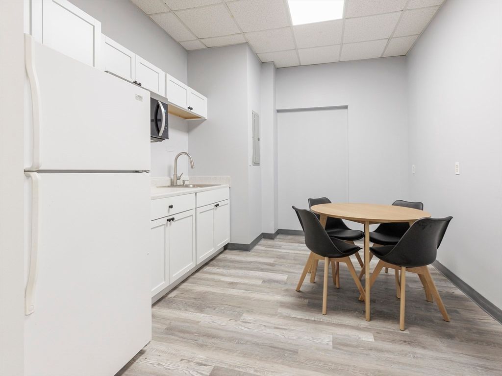 Dining room, Interior, Kitchen, Recessed Lighting, Wood Texture Flooring
