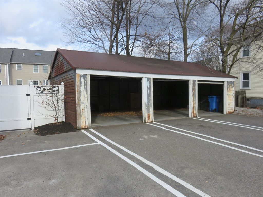 Detached Garage, Exterior