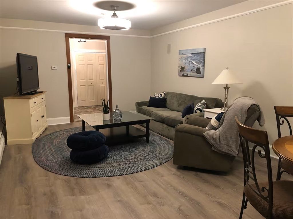 Interior, Living room, Pendant Lights, Wood Texture Flooring