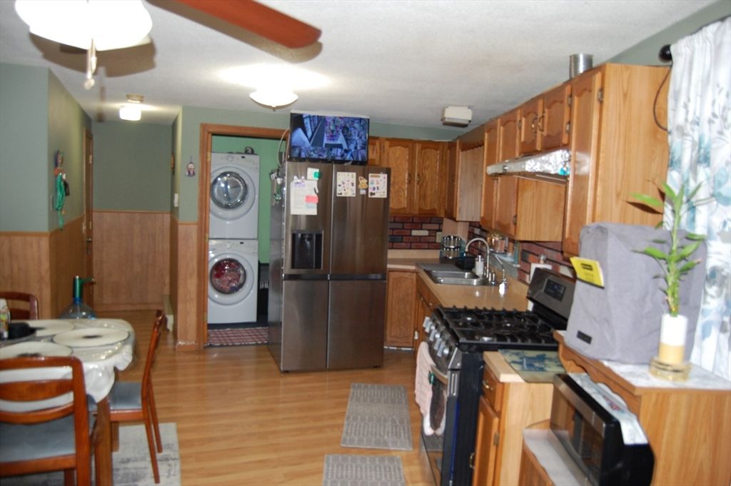 Interior, Kitchen, Washer, Wood Texture Flooring