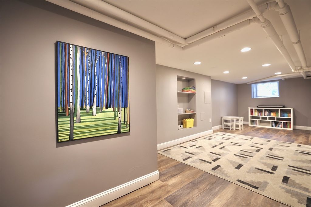 Interior, Recessed Lighting, Wood Texture Flooring