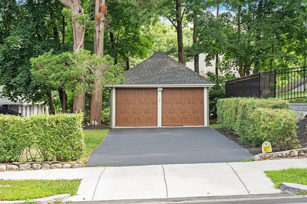 Detached Garage, Exterior