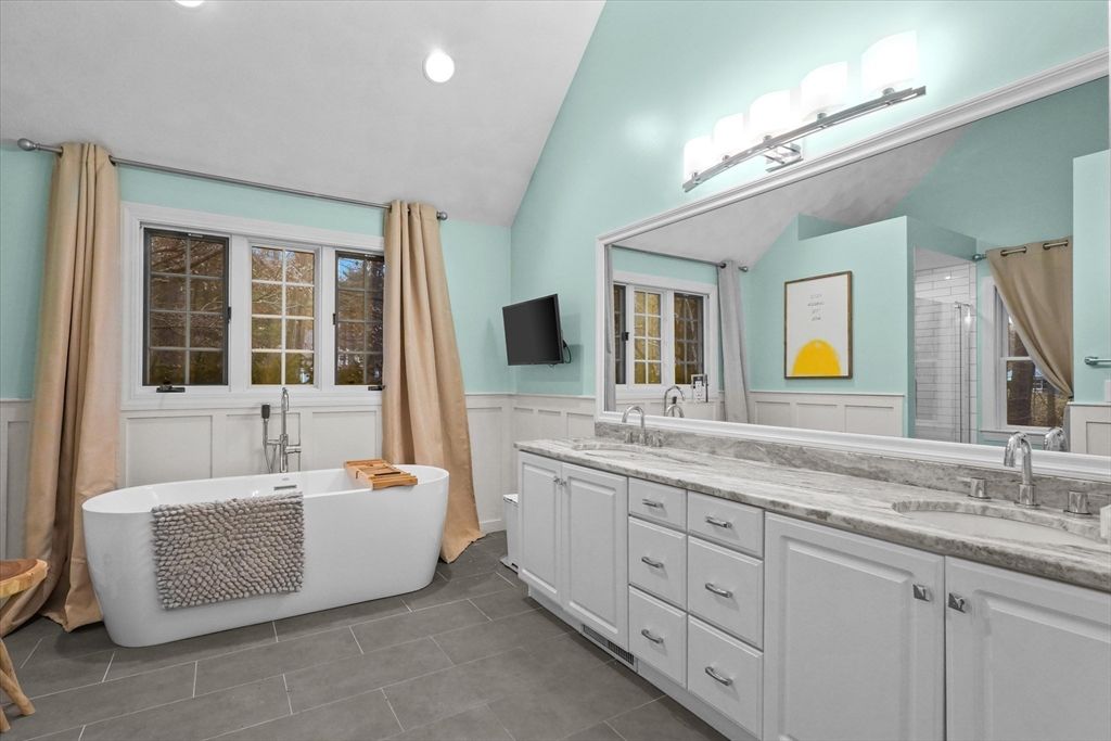 Bathroom, Dual Sink Vanities, Free Standing Baths, Interior, Recessed Lighting