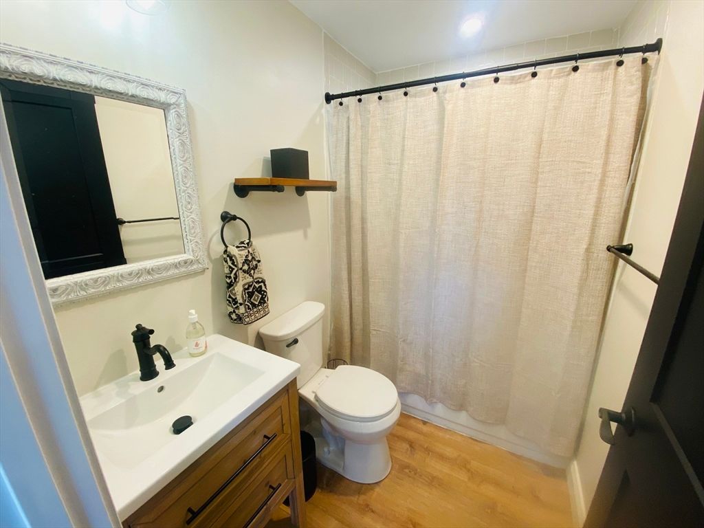 Bathroom, Interior, Recessed Lighting, Wood Texture Flooring