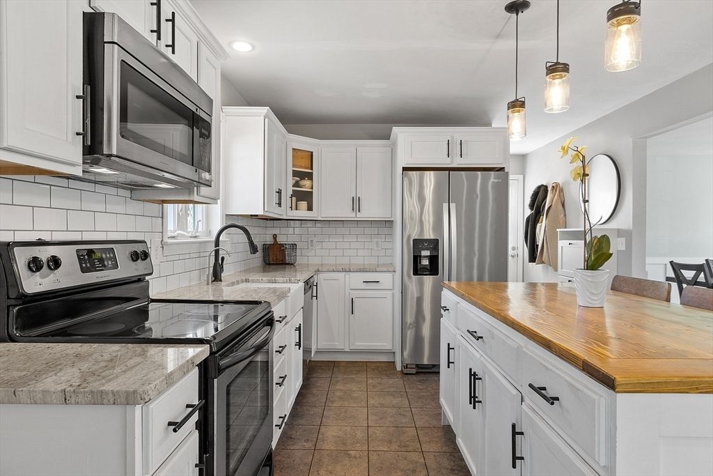 Interior, Kitchen, Pendant Lights, Recessed Lighting, Stainless Steel Appliances