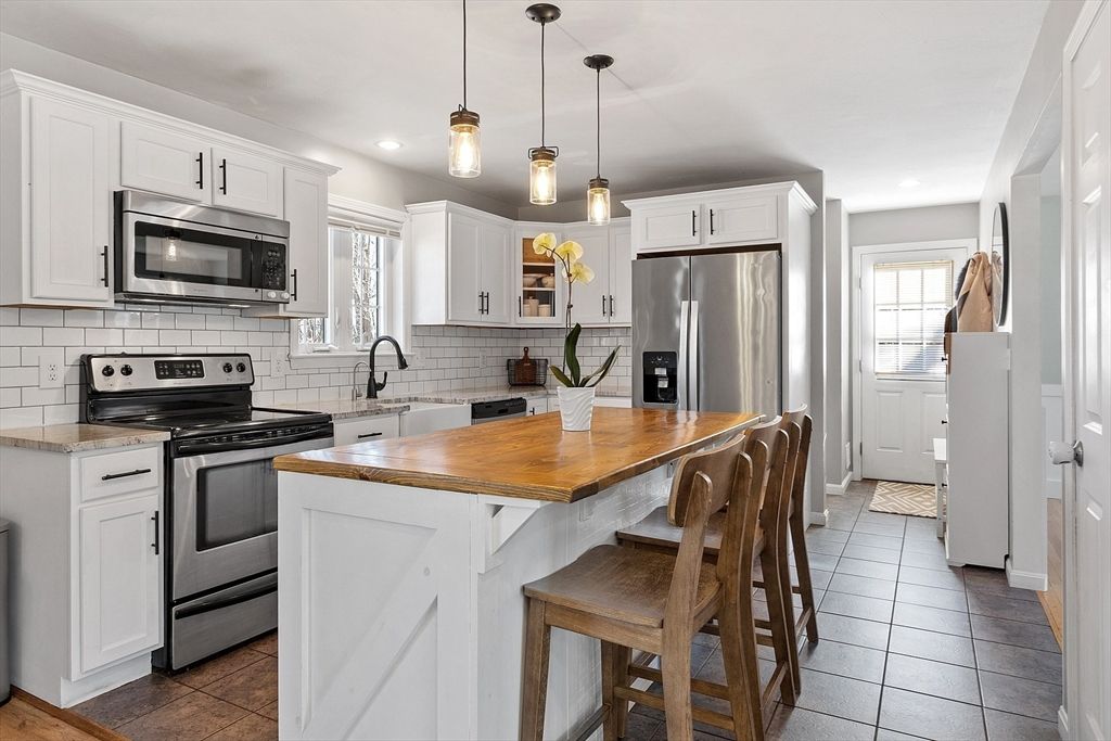 Interior, Kitchen, Pendant Lights, Recessed Lighting, Stainless Steel Appliances
