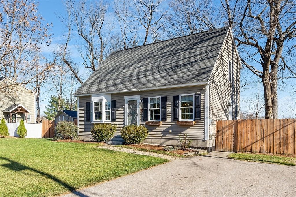 Backyard, Exterior, Facade, Cape Cod