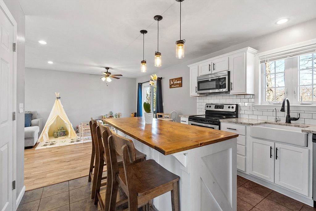 Interior, Kitchen, Pendant Lights, Recessed Lighting, Wood Texture Flooring