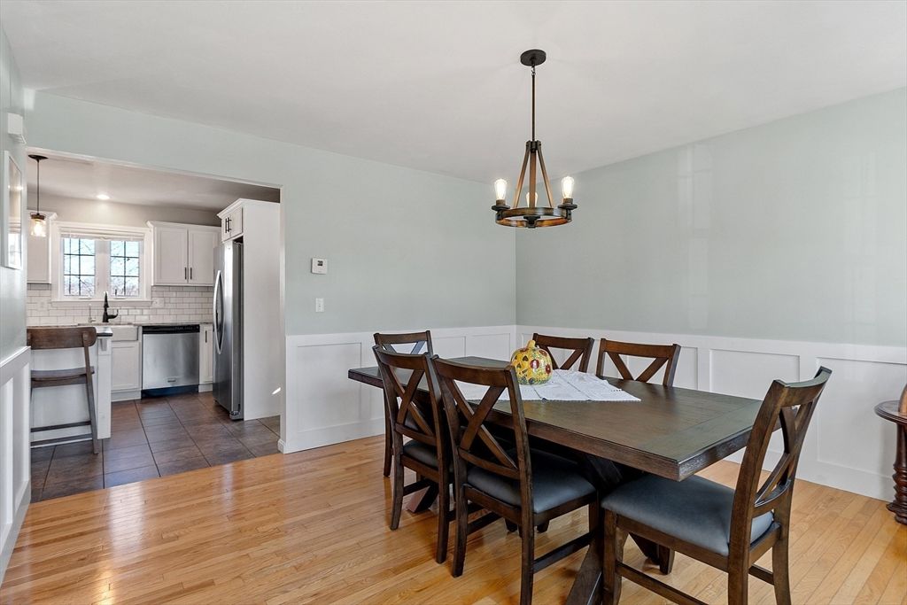 Dining room, Interior, Kitchen, Pendant Lights, Wood Texture Flooring