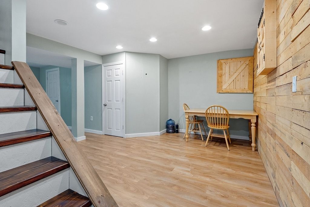 Empty room, Interior, Recessed Lighting, Wood Texture Flooring, Wooden Walls
