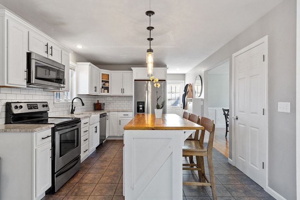 Interior, Kitchen, Pendant Lights, Recessed Lighting, Stainless Steel Appliances